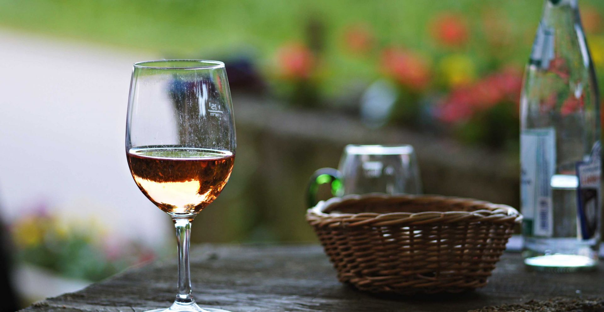 Wein und lokale Köstlichkeiten